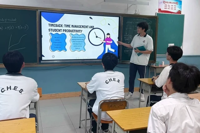 Phillip Faust presenting TimeBack to students at the Guangdong chapter’s first meeting in China.